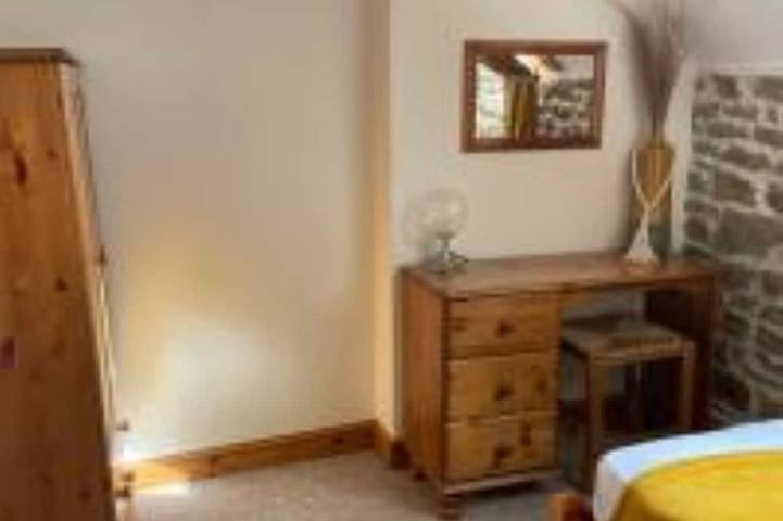 Location de vacances pour 6 personnes, avec jardin ainsi que piscine et terrasse à Isigny-le-Buat - 3