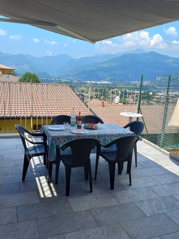Entire apartment, Apartment 'Piano B' with Mountain View, Private Terrace and Balcony in Peia, Prealpi Bergamasche Orientali