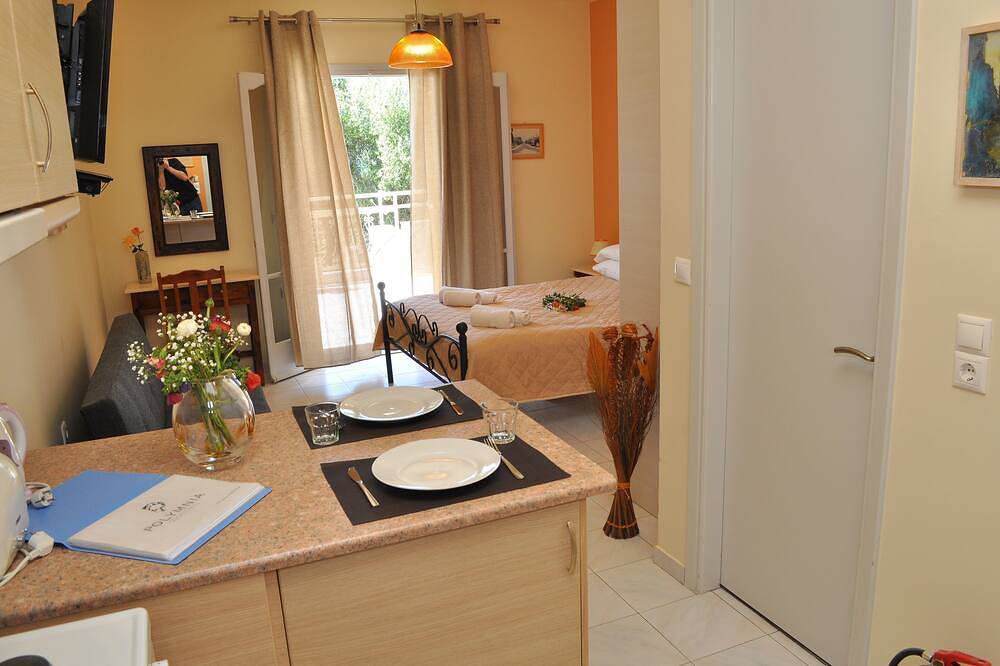 Entire apartment, Polymnia I - Ground Floor Studio No.4 in Lassi, Argostoli
