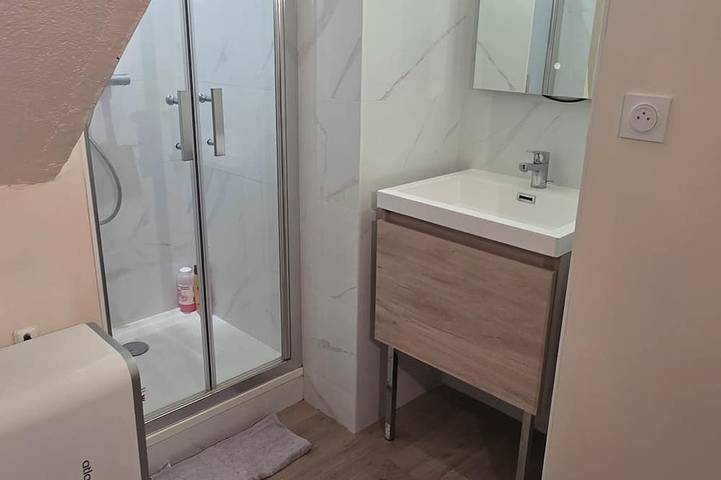 Ganze Wohnung, Schönes, brandneues 1-Zi. Apartment mit Terrasse im Herzen der Innenstadt in Valence, Valence und Umgebung