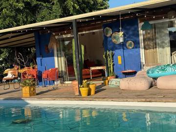 Cottage pour 2 personnes, avec vue et piscine ainsi que terrasse et jardin à Aigues-Mortes