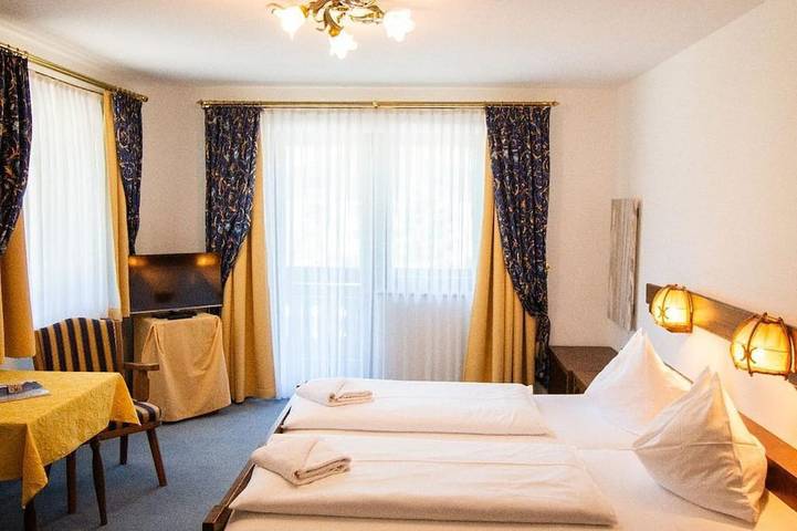 Hotel Sporthotel Flachauwinkl - Doppelzimmer mit Dusche, Wc (2-3 Pers) in Flachauwinkl, Flachau