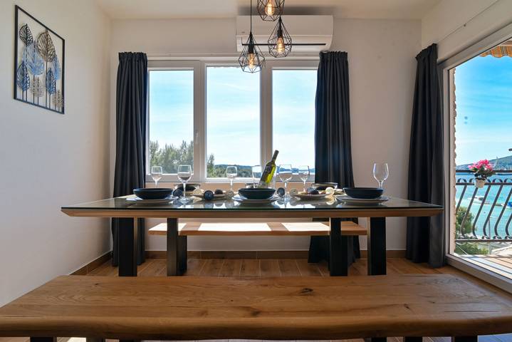 Ferieleilighet for 8 personer, med Terrasse i Trogir