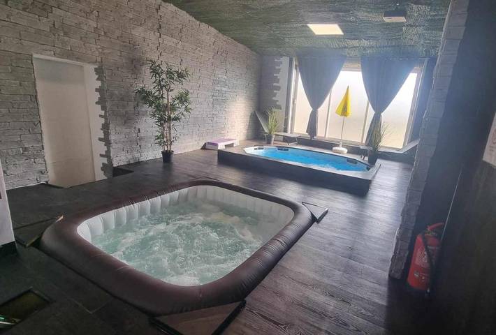 Gîte pour 2 personnes, avec jacuzzi ainsi que terrasse et piscine dans Graincourt-lès-Havrincourt