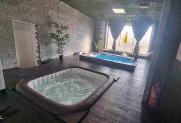 Maison d’hôte pour 2 personnes, avec terrasse ainsi que piscine et jacuzzi dans Graincourt-lès-Havrincourt