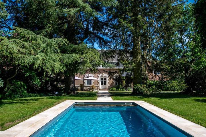 Chambre d’hôte pour 2 personnes, avec Terrasse et Jardin ainsi que Piscine et Vue