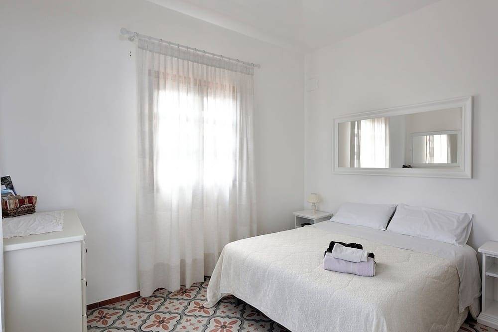 Ganze Wohnung, Miramare apartment with sea and mountain view! in Tancau sul Mare, Lotzorai