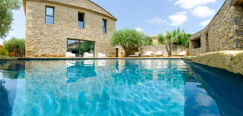 Location de vacances pour 3 personnes, avec bassin pour enfant et jardin ainsi que vue et piscine, animaux acceptés à Saint-Gervasy