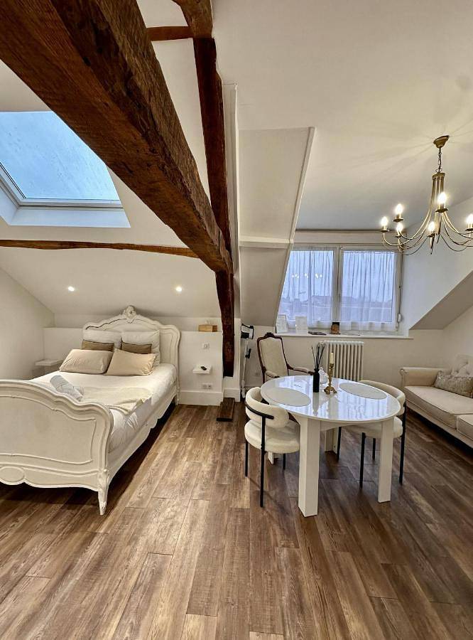 Appartement entier, Studio 3 des Remparts à 5 mins de Charleville-Mézières in Warcq, Ardennes