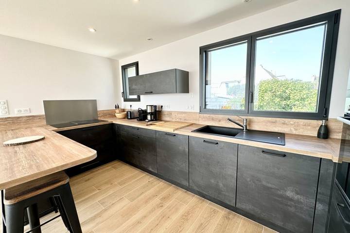 Ferienhaus für 6 Personen mit Terrasse in Plage de Port Fontaine-Lomener, Ploemeur