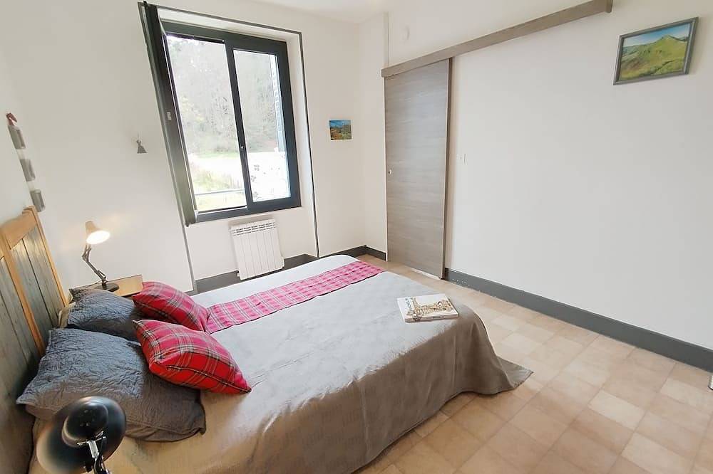 Appartement entier, Le Sancy vue sur château de Murol location vacances in Murol, Parc naturel régional des Volcans d'Auvergne