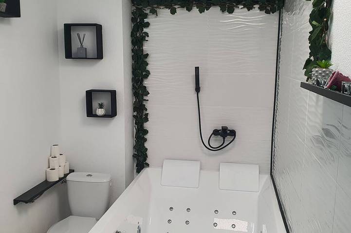 Gîte pour 3 personnes, avec jacuzzi ainsi que jardin et piscine, animaux acceptés dans Plage Venga Di L Oru Santa Maria Poggio - 2