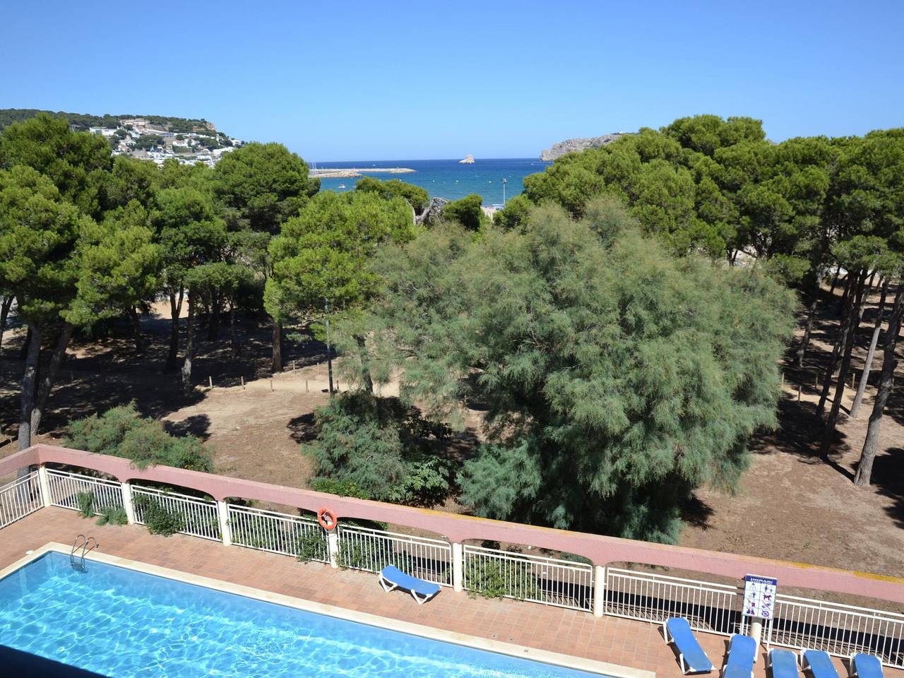 Apartamento entero, Apartamento en la playa de L'Estartit con piscina, 2 habitaciones para 5 personas in L' Estartit, Estartit