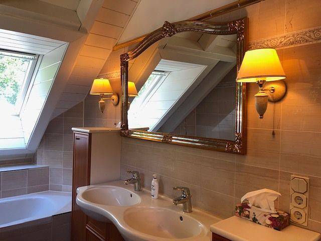 Blockhaus am Waldrand: Geräumiges, komfortables Ferienhaus im Grünen in Brieselang, Havelland