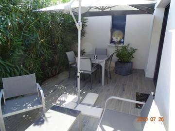 Gîte pour 4 personnes, avec piscine et terrasse à Tourbes