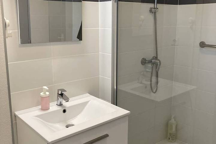 Appartement entier, Appartement T2 à 30 m de la mer , avec belle terrasse et tout en rez de chaussée in Frontignan, Côte méditerranéenne (France)
