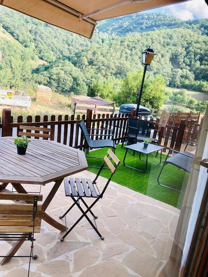 Casa rural para 4 personas, con Balcón y Terraza además de Jardín y Vistas en Vega de Liébana