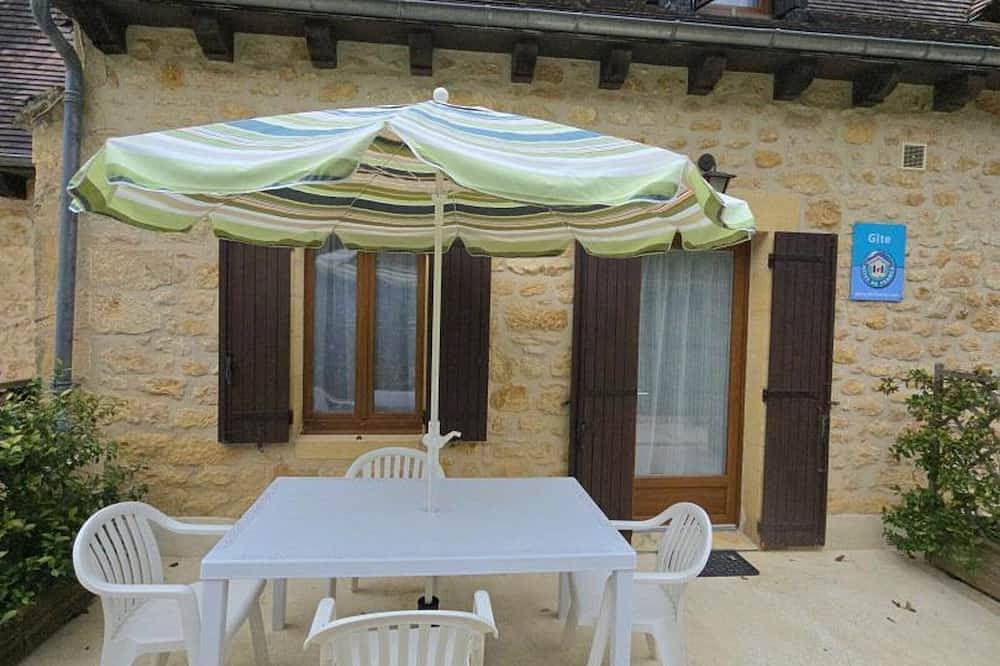Casa rústica de 2 habitaciones con wifi, terraza y vistas increíbles cerca de Domme in Domme, Périgord Noir