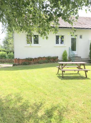 Gîte pour 4 personnes, avec jardin à Avèze