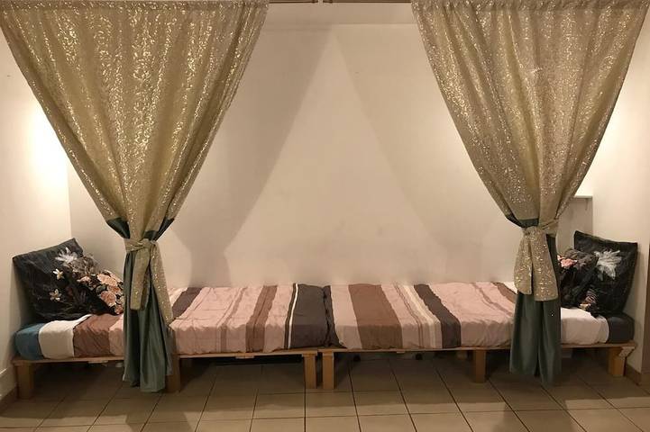 Location de vacances pour 15 personnes, avec terrasse et piscine ainsi que sauna et jardin à Cesson - 4