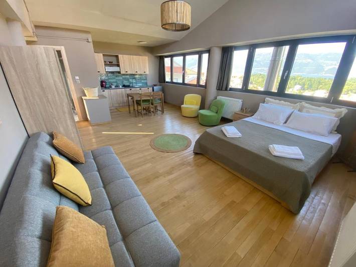 Apartament wakacyjny dla 3 osób, z widok na jezioro i widok oraz balkon w Janina regionalna Preweza