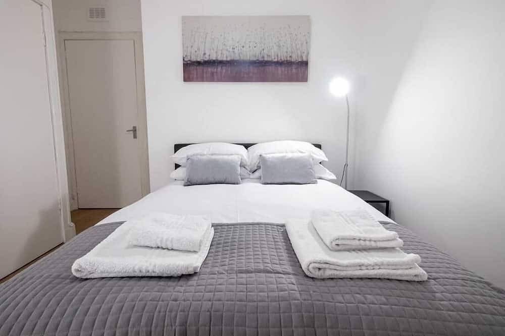 Geheel appartement, ☆ Spacious 2 Bed flat, Close to University ☆ in Dundee, Angus