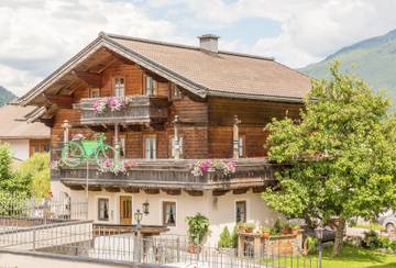 Ferienwohnung für 4 Personen, mit Balkon und Whirlpool sowie Garten und Sauna in Neukirchen am Großvenediger