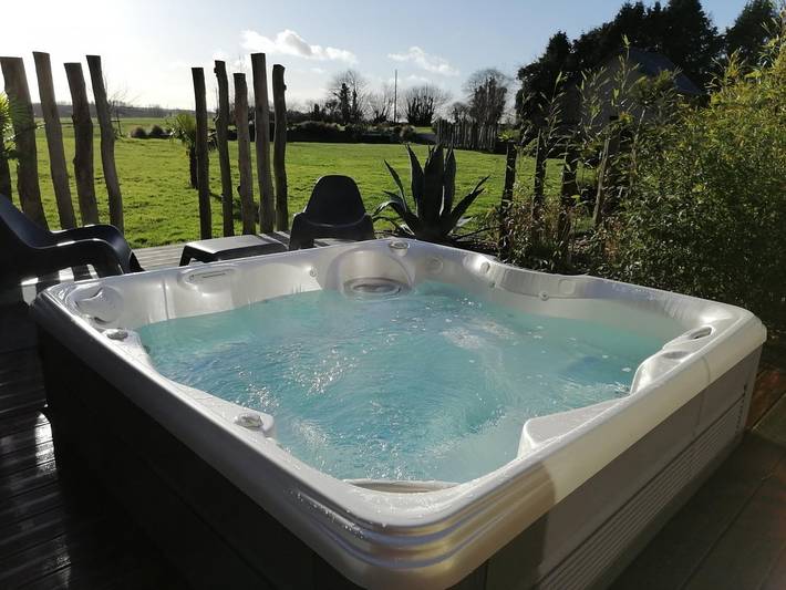 Gîte pour 2 personnes, avec jardin et terrasse ainsi que jacuzzi et sauna