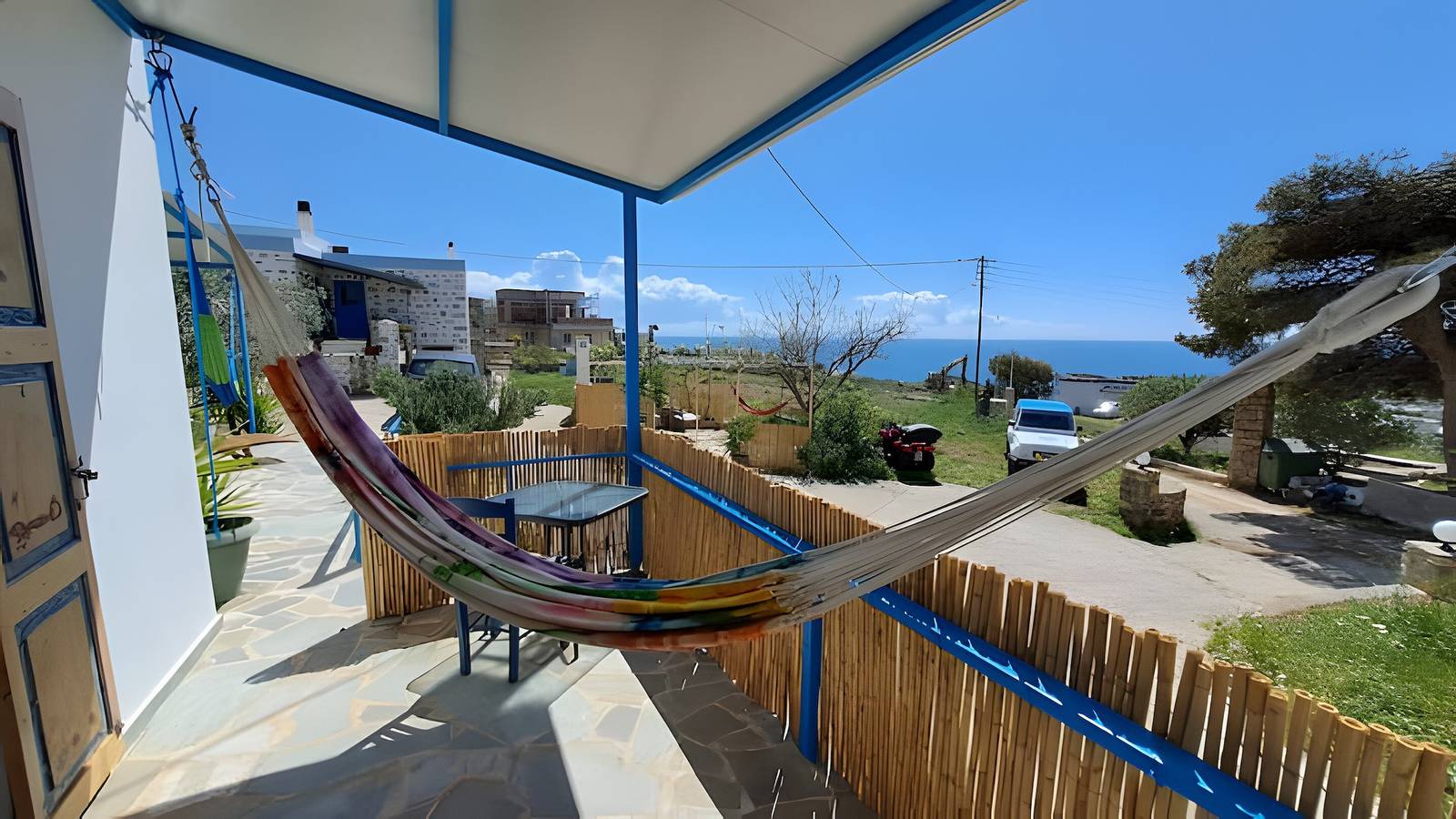 „Fun“ mit Gemeinschaftsgarten und Wlan in Vari (Syros), Syros