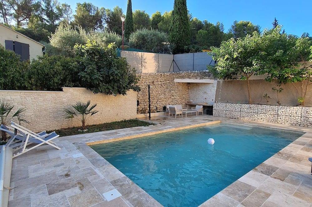 Mas Provencal 10 - 12 persons with swimming pool in Fontaine de Vaucluse in Fontaine-de-Vaucluse, Vaucluse