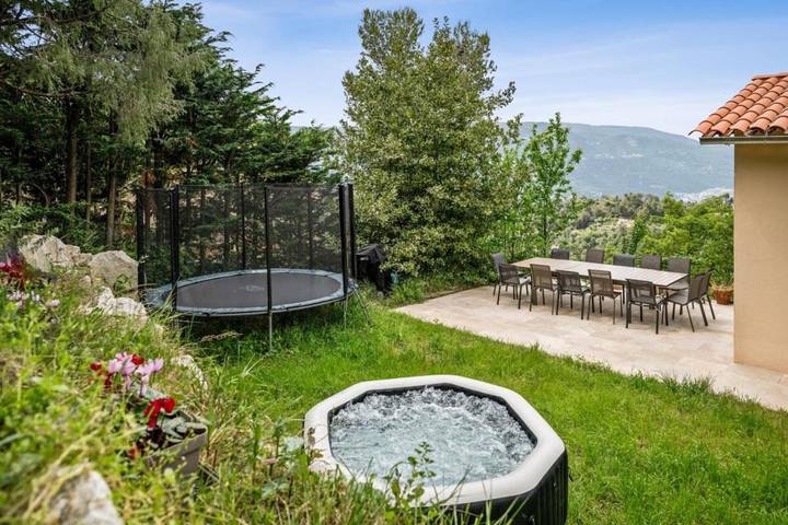 Chalet para 12 personas, con jardín y jacuzzi - 1