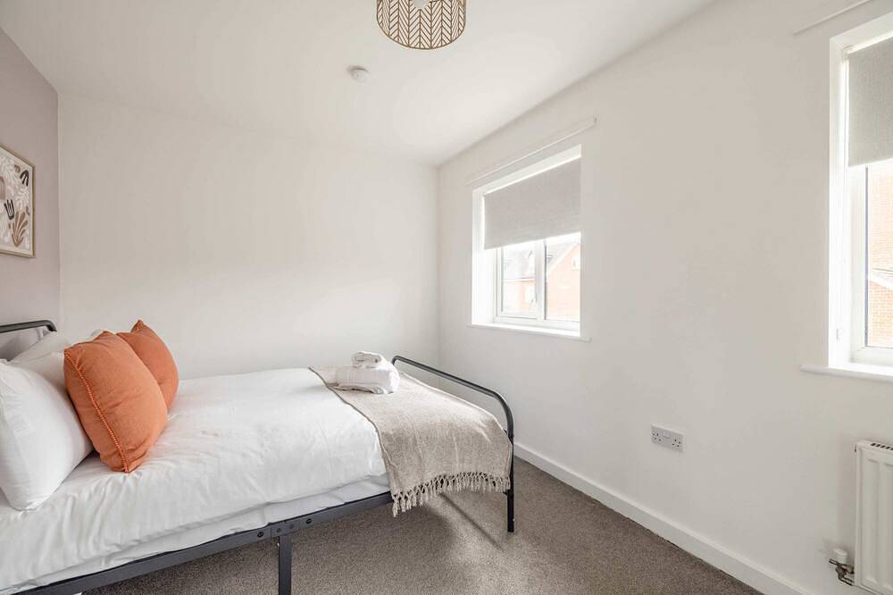 Spacious 3-Bedroom Home in Berkshire in Slough, Berkshire