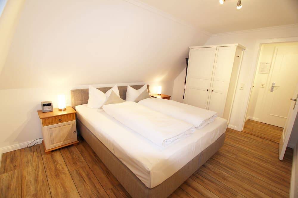 Ganze Wohnung, Kleine gemütliche Ferienwohnung mit zwei Zimmern im Osten Wenningstedts in Wenningstedt, Sylt