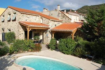 Gîte pour 8 personnes, avec jardin et terrasse à Sournia