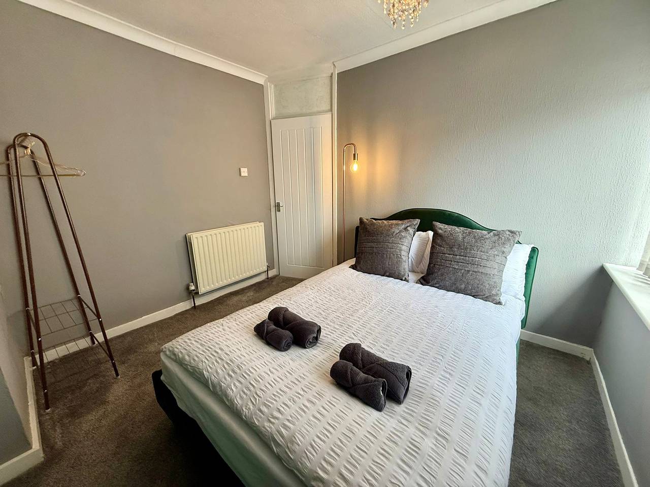 Spacious 3-Bed Contractor-Friendly with Parking in Wolverhampton in Wolverhampton, Birmingham und Umgebung