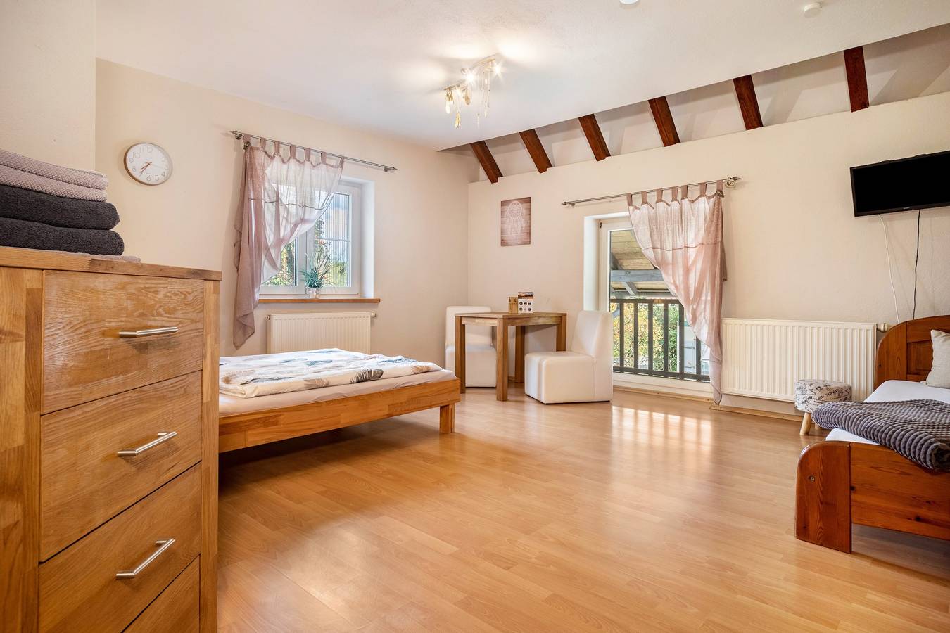Room 6, spacious and cozy room for 2-3 people in Ravensburg, Region Bodensee-Oberschwaben
