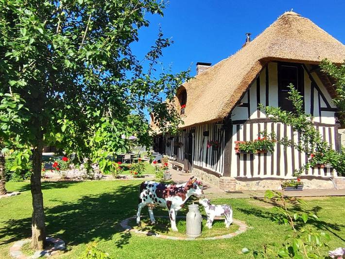 Chambre d’hôte pour 4 personnes, avec Terrasse et Jacuzzi ainsi que Jardin et Piscine dans l' Eure