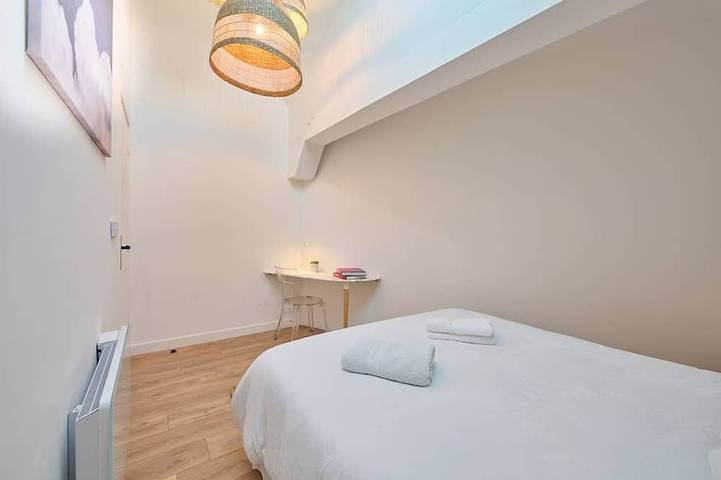 Ganze Wohnung, ★★★★★ Beautiful Duplex Design with private terrace -  Ideally located in Veneux-les-Sablons, Seine-et-Marne