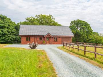 Chalet for 8 People in West Midlands, Shropshire, Photo 2