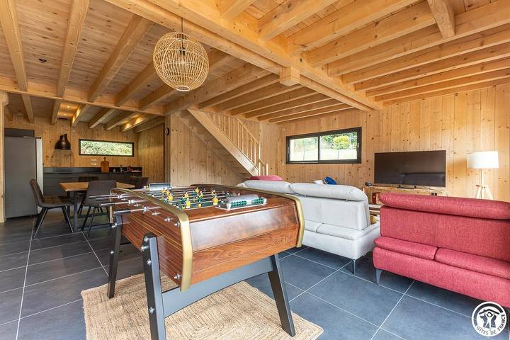 Gîte pour 7 personnes, avec jardin ainsi que jacuzzi et sauna, animaux acceptés à Chambon-sur-Lac - 2