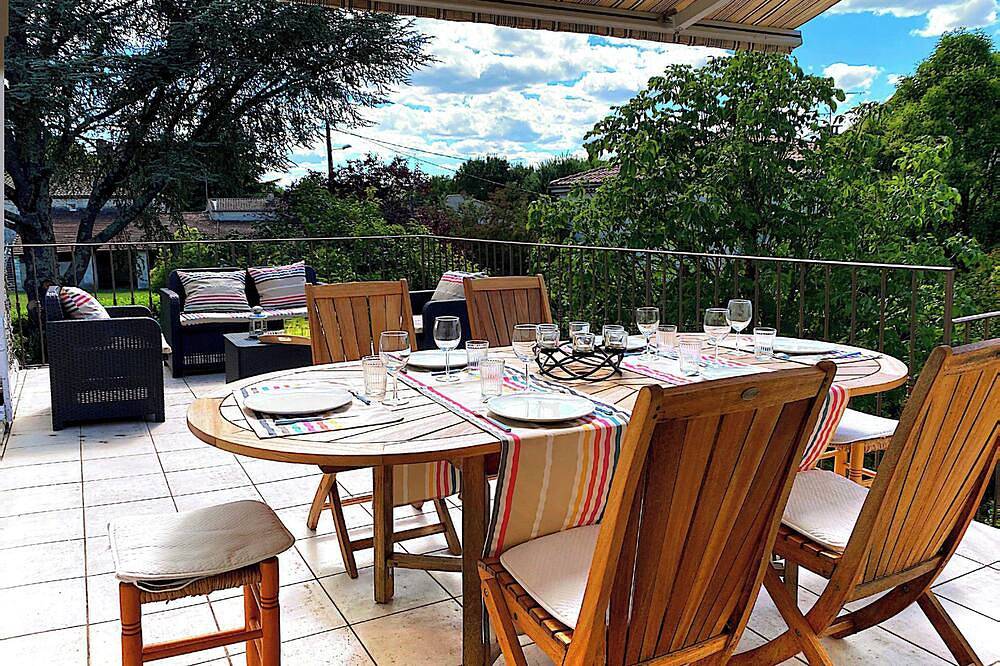 Ganze Wohnung, 90m2 duplex apartment with 2000m2 enclosed garden in Ruoms, Ardèche