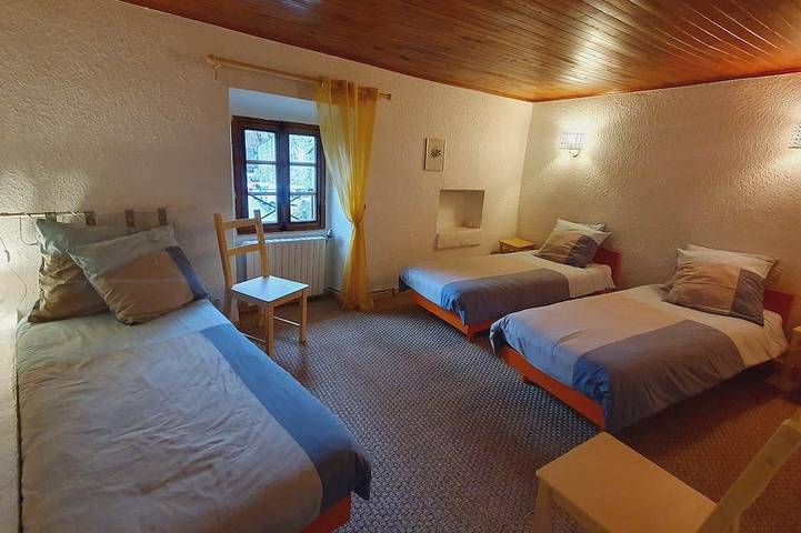 Location de vacances pour 10 personnes, avec jardin ainsi que jacuzzi et balcon, animaux acceptés dans Col De L Escrinet - 2