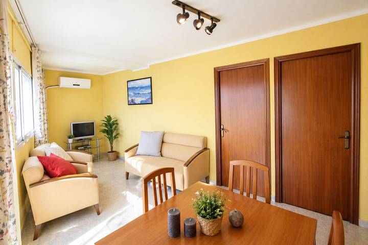 Gîte pour 6 personnes, avec Terrasse dans La Pineda - 4
