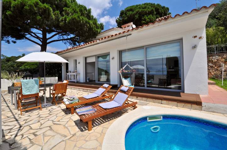 Casa rural para 8 personas, con balcón además de vistas al mar y jardín en Canyelles