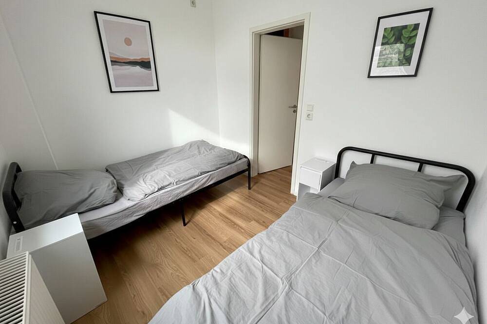 Ganze Wohnung, Homebase mit Küche und 5 Einzelbetten zentral gelegen in Krefeld, Niederrhein