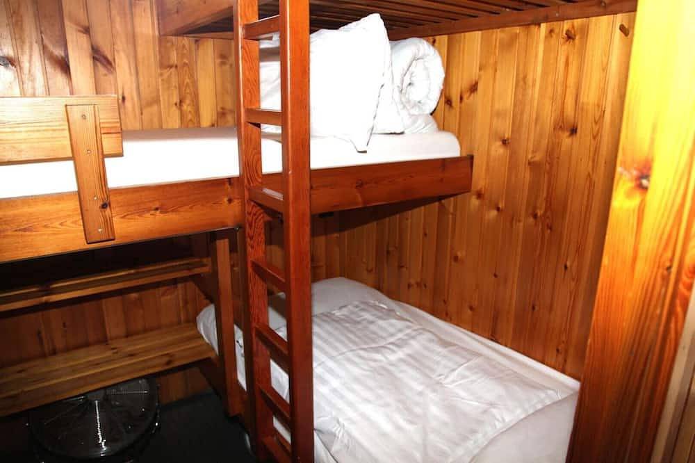 Elevated Loch View Cabin with Wifi, Electric Hot Tub and Mountain Views in Argyll & Bute