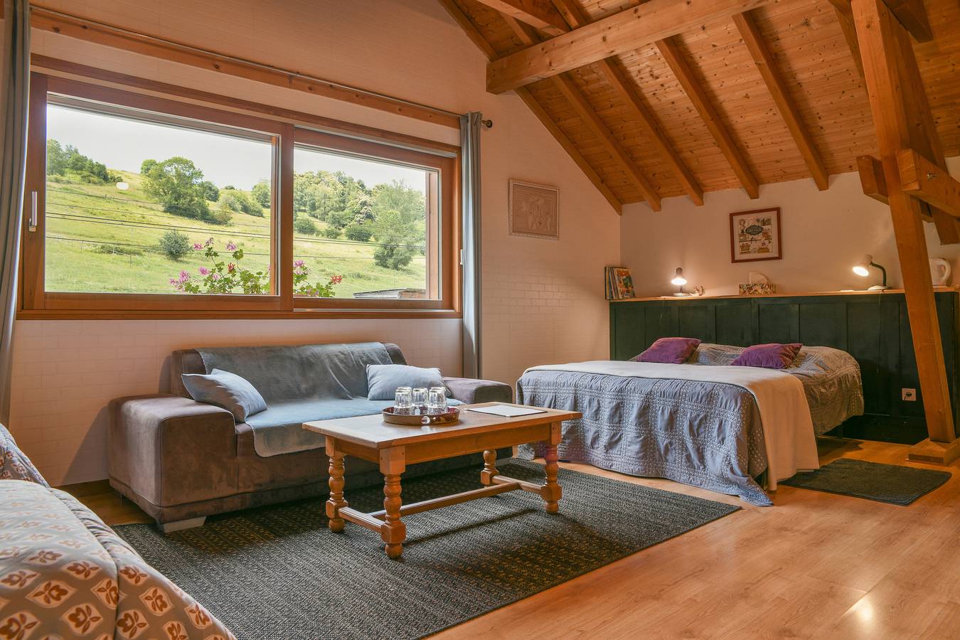 Chambre d'hôtes 'Arc En Ciel' avec vue sur la montagne, piscine partagée et Wi-Fi in Loisieux, Région de Chambéry