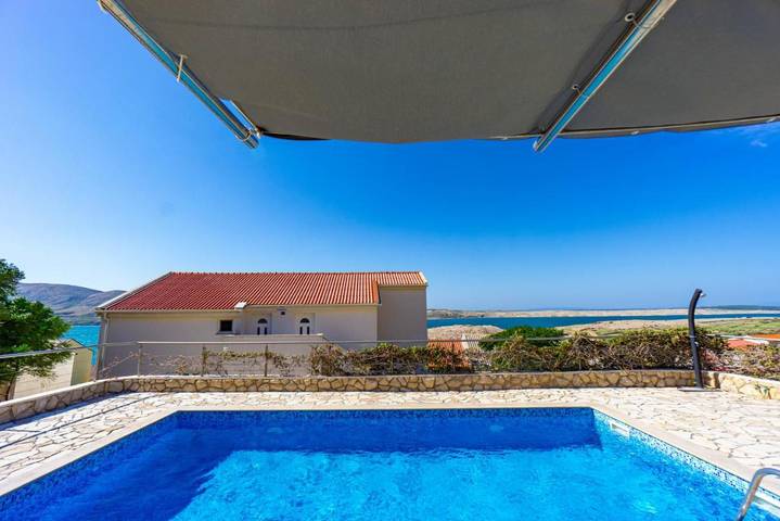 Ferienwohnung für 2 Personen, mit Balkon und Terrasse sowie Pool und Ausblick in Zubovići