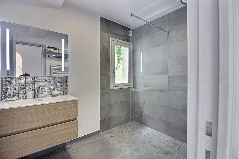 Bel Appart 50 m2 Dans le Site Classé de Mougins, Clim Terrasse in Mougins, Cannes region