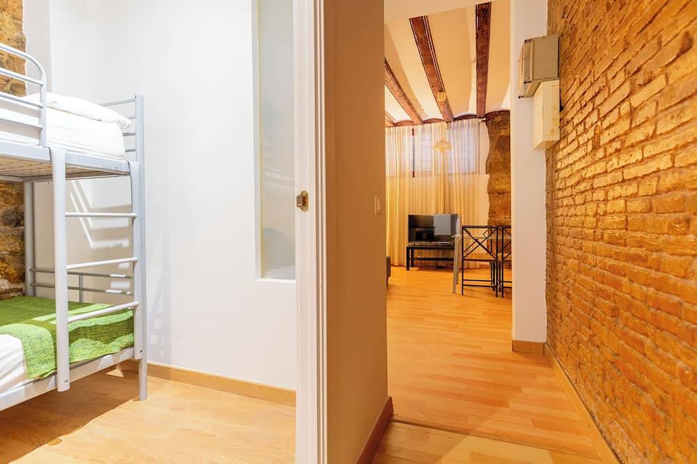 Apartment near Ramblas for families or friends in Barcelona Zentrum, Barcelona